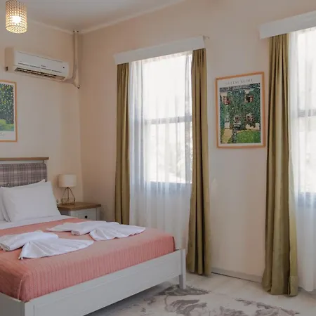 Garden Palace Boutique Κουσάντασι